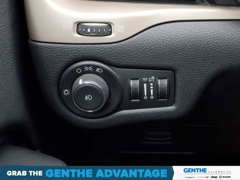 Used 2014 Jeep Cherokee Latitude AWD/4WD image 14