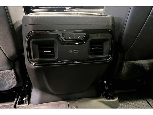 Used 2024 Chevrolet Silverado 2500 ZR2 w/ Technology Package AWD/4WD image 12