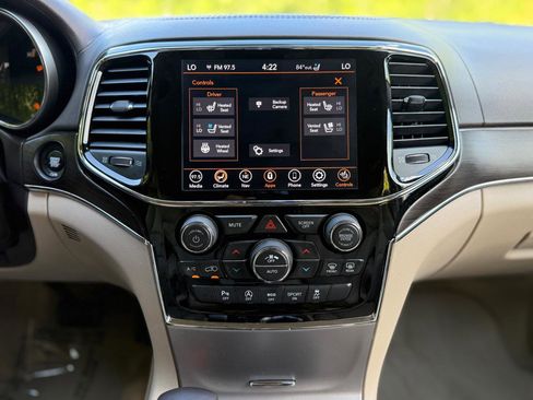Used 2019 Jeep Grand Cherokee Overland AWD/4WD image 22