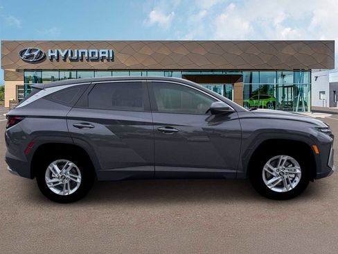 New 2026 Hyundai Tucson SE image 9