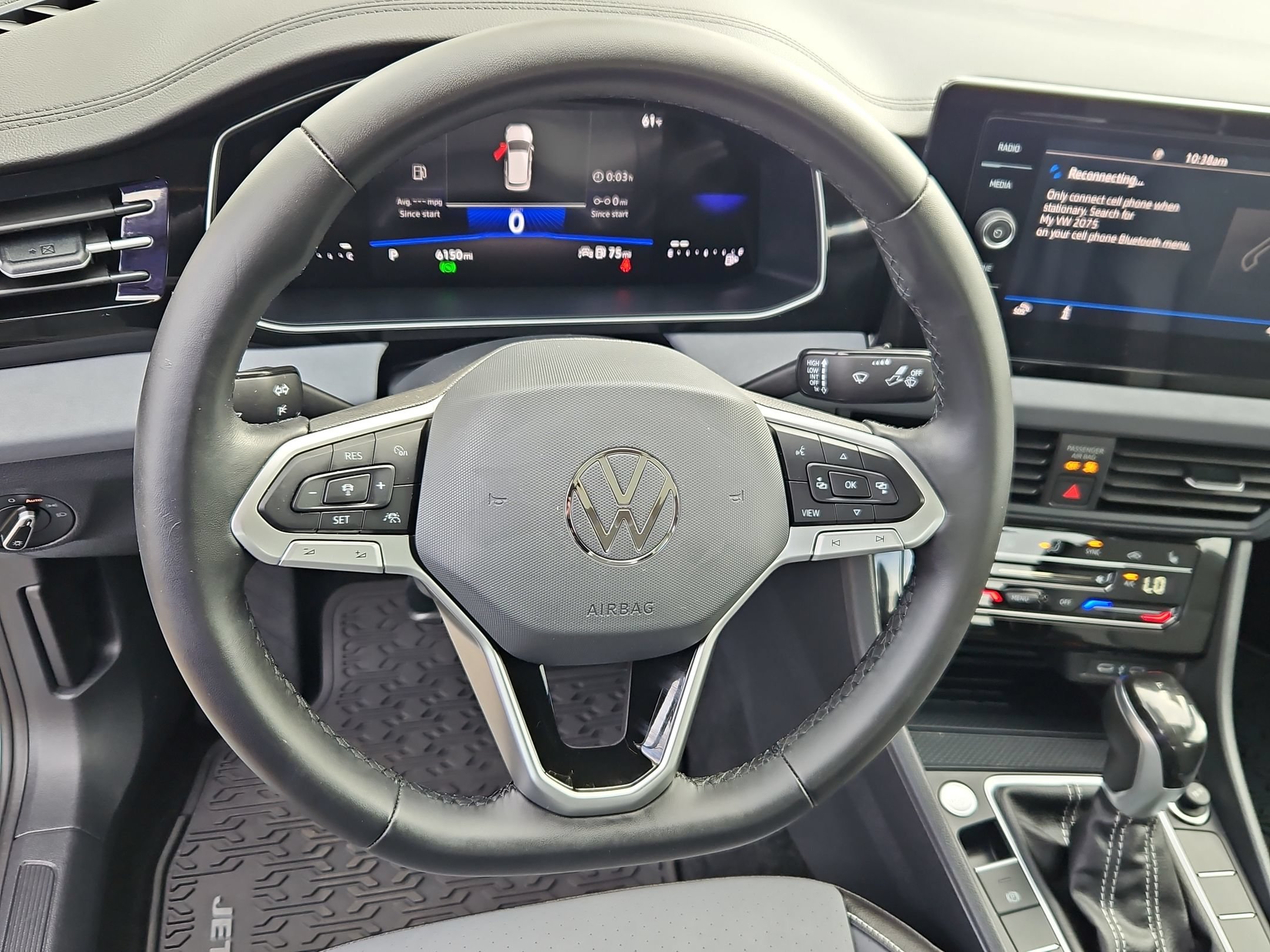Used 2025 Volkswagen Jetta SE w/ Sunroof Package FWD image 14