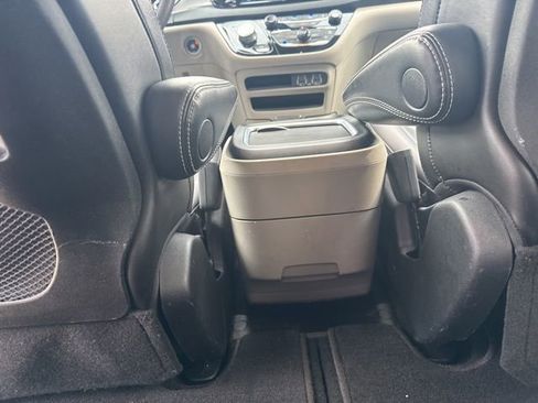 Used 2024 Chrysler Pacifica Touring-L image 28