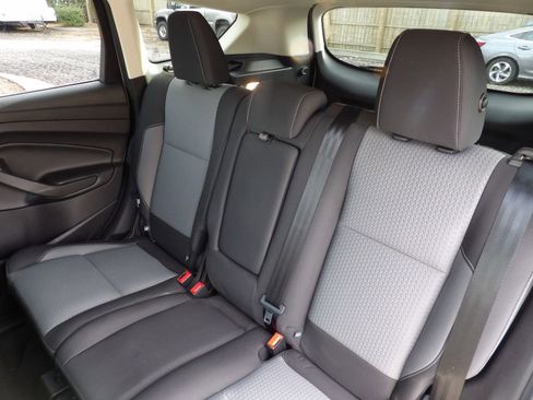 Used 2017 Ford Escape SE image 22