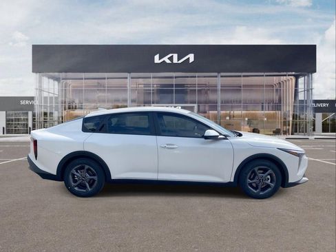 New 2026 Kia K4 LXS image 9