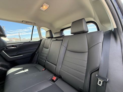 Used 2021 Toyota RAV4 XLE Premium image 8