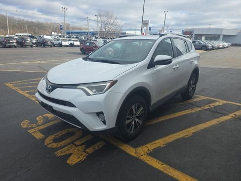 Used 2016 Toyota RAV4 XLE image 9