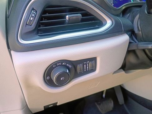 Used 2020 Chrysler Pacifica Touring-L Plus w/ Tire & Wheel Group image 27