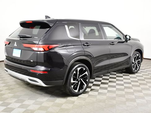 Used 2023 Mitsubishi Outlander SE AWD/4WD image 6