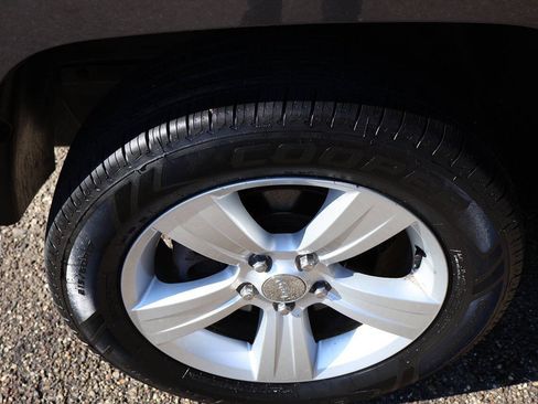 Used 2014 Jeep Patriot Latitude AWD/4WD image 12