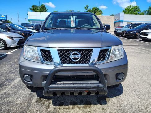 Used 2017 Nissan Frontier SV AWD/4WD image 2