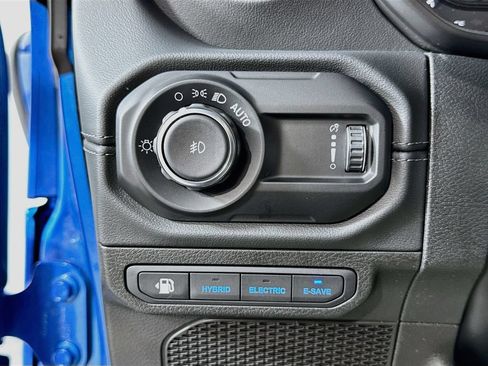 Used 2024 Jeep Wrangler Unlimited Sahara AWD/4WD image 16