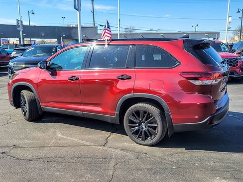 Used 2019 Toyota Highlander SE w/ Nightshade Edition image 5