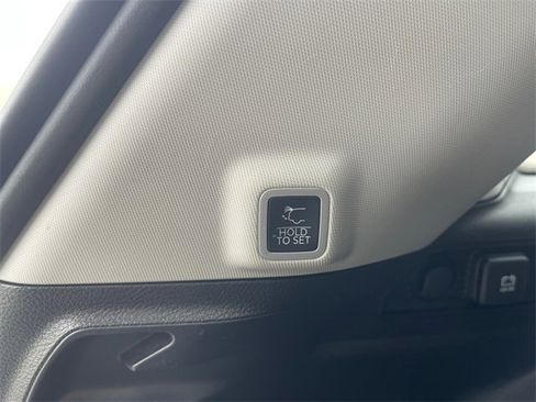 Used 2023 Jeep Grand Cherokee Limited image 21