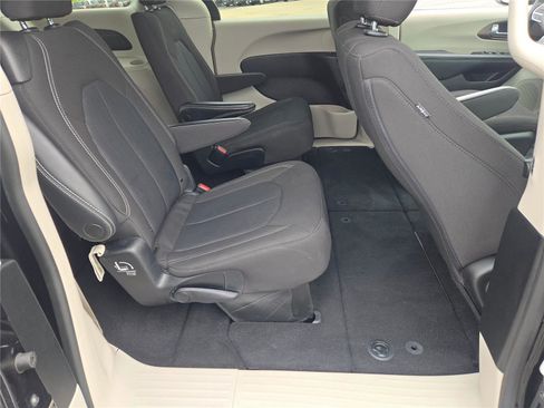 Certified 2023 Chrysler Voyager LX FWD image 10