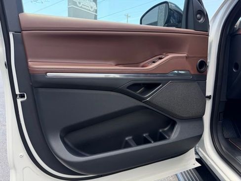 Used 2025 Lincoln Navigator Reserve AWD/4WD image 33