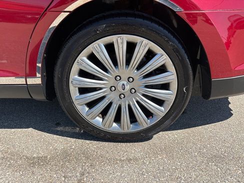 Used 2017 Ford Taurus SEL FWD image 32