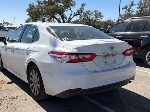 Used 2018 Toyota Camry LE image 7