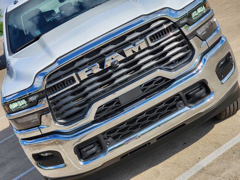 New 2026 RAM 2500 Tradesman w/ Chrome Appearance Group AWD/4WD image 14