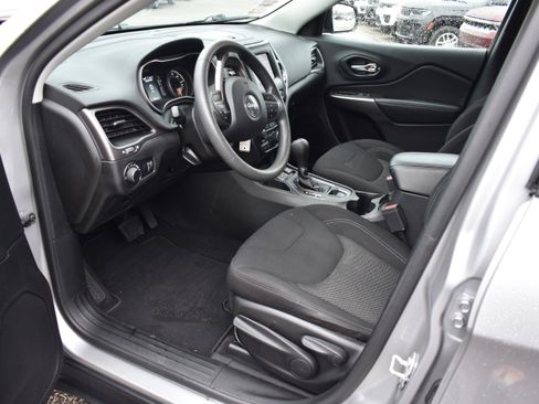 Used 2021 Jeep Cherokee Latitude image 12