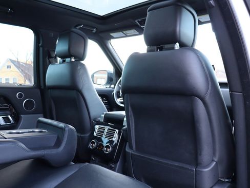 Used 2020 Land Rover Range Rover HSE image 18
