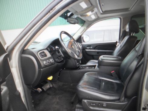 Used 2011 Chevrolet Tahoe LT w/ Luxury Package AWD/4WD image 19