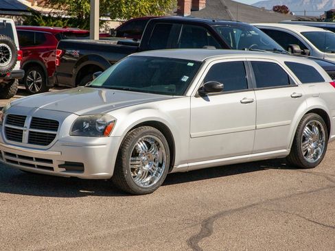 Used 2005 Dodge Magnum SE image 9