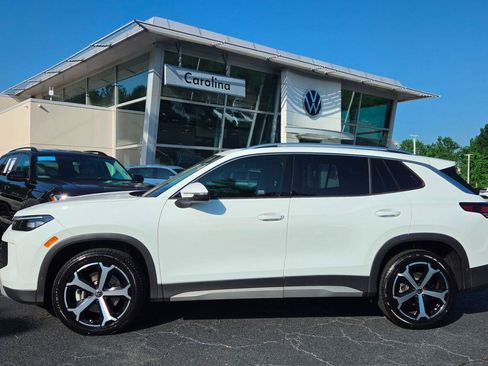 Certified 2026 Volkswagen Tiguan SE AWD/4WD image 2