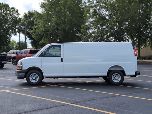 New 2026 Chevrolet Express 2500 Extended RWD image 2