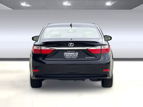 Used 2015 Lexus ES 300h w/ Navigation System Package FWD image 9