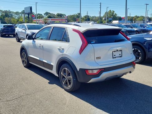 New 2026 Kia Niro EX FWD image 4