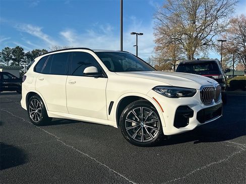 Used 2022 BMW X5 xDrive40i w/ M Sport Package image 1