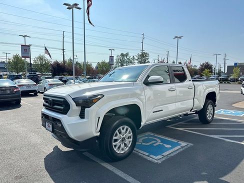 New 2025 Toyota Tacoma SR5 image 7