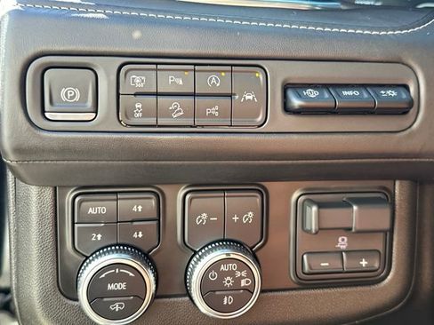 Used 2024 GMC Yukon Denali Ultimate AWD/4WD image 30
