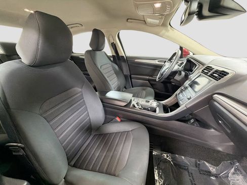 Used 2020 Ford Fusion SE FWD image 29