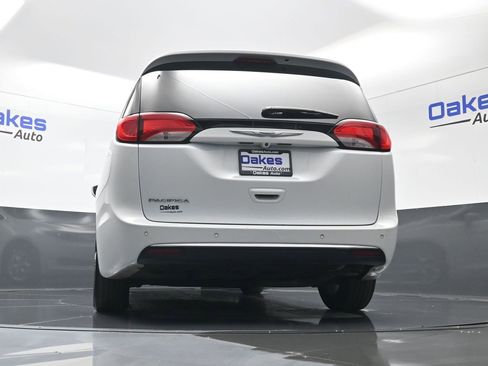 Used 2018 Chrysler Pacifica Touring Plus w/ Tire & Wheel Group image 43