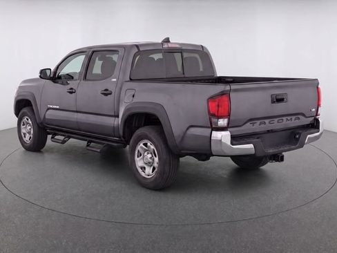 Used 2020 Toyota Tacoma SR5 RWD image 7