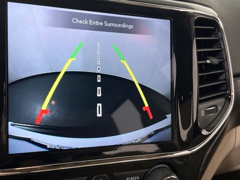 Used 2022 Jeep Grand Cherokee Laredo E image 14