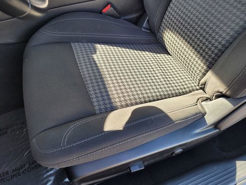 Used 2022 Dodge Challenger SXT image 10