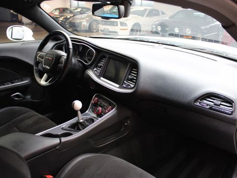 Used 2016 Dodge Challenger R/T Scat Pack w/ Leather Interior Group RWD image 7
