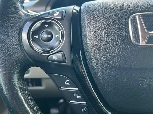 Used 2016 Honda Pilot Touring image 23