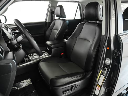 Used 2018 Toyota 4Runner SR5 Premium AWD/4WD image 26
