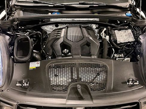 Certified 2023 Porsche Macan image 15