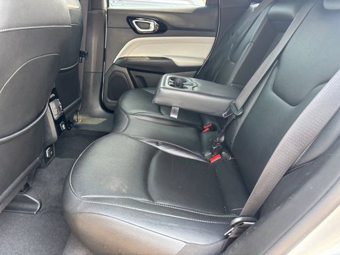 Used 2025 Jeep Compass Limited AWD/4WD image 11