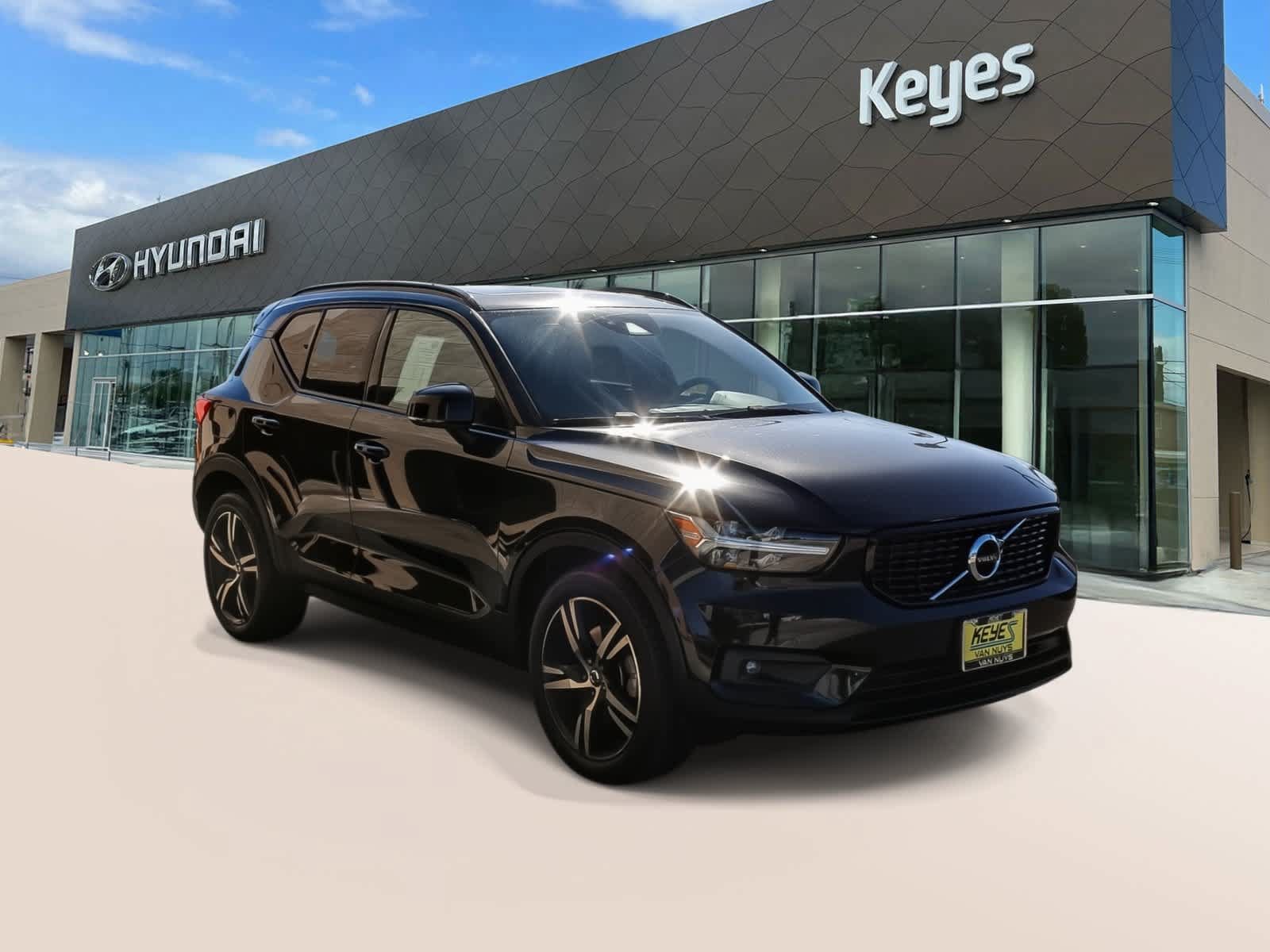 Used 2021 Volvo XC40 T5 R-Design AWD/4WD image 3