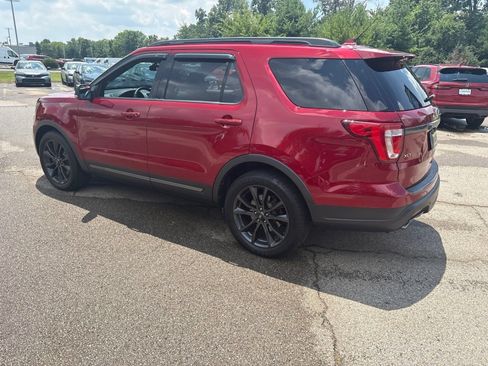 Used 2019 Ford Explorer XLT w/ Equipment Group 202A FWD image 9