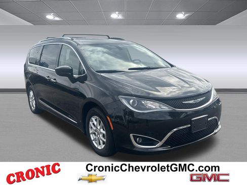 Used 2020 Chrysler Pacifica Touring-L FWD image 1