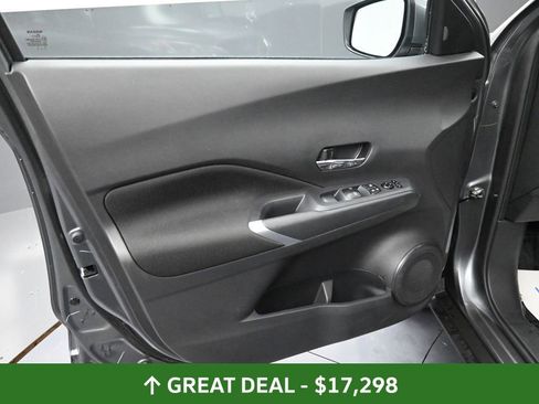 Used 2024 Nissan Kicks SV image 29