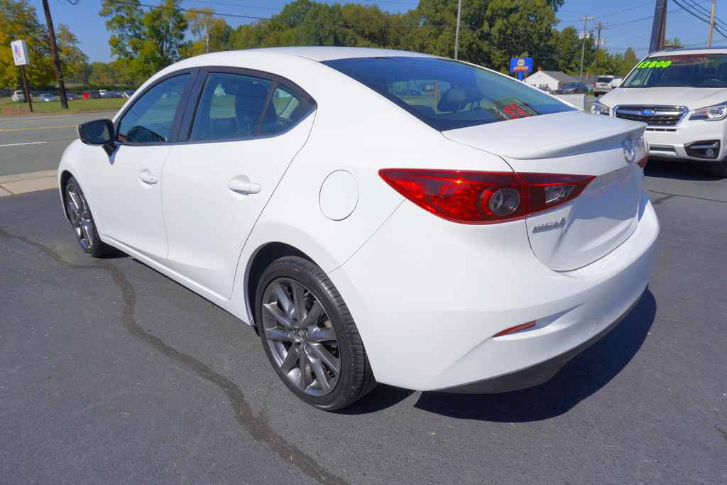 Used 2018 MAZDA MAZDA3 Touring FWD image 8