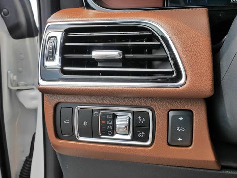 Used 2024 Lincoln Navigator L Reserve AWD/4WD image 25