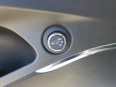 Used 2024 Buick Enclave Essence image 25